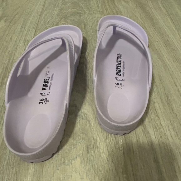 Women's Birkenstock Lavender Vinyl Flip Flops - 6 - Picture 4 of 10